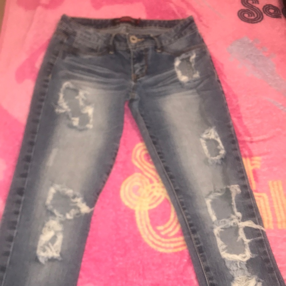 I’m selling skinny leg jeans.